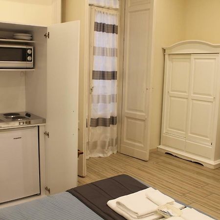 Da Polly A Piazza Amedeo Bed and Breakfast Napels Buitenkant foto