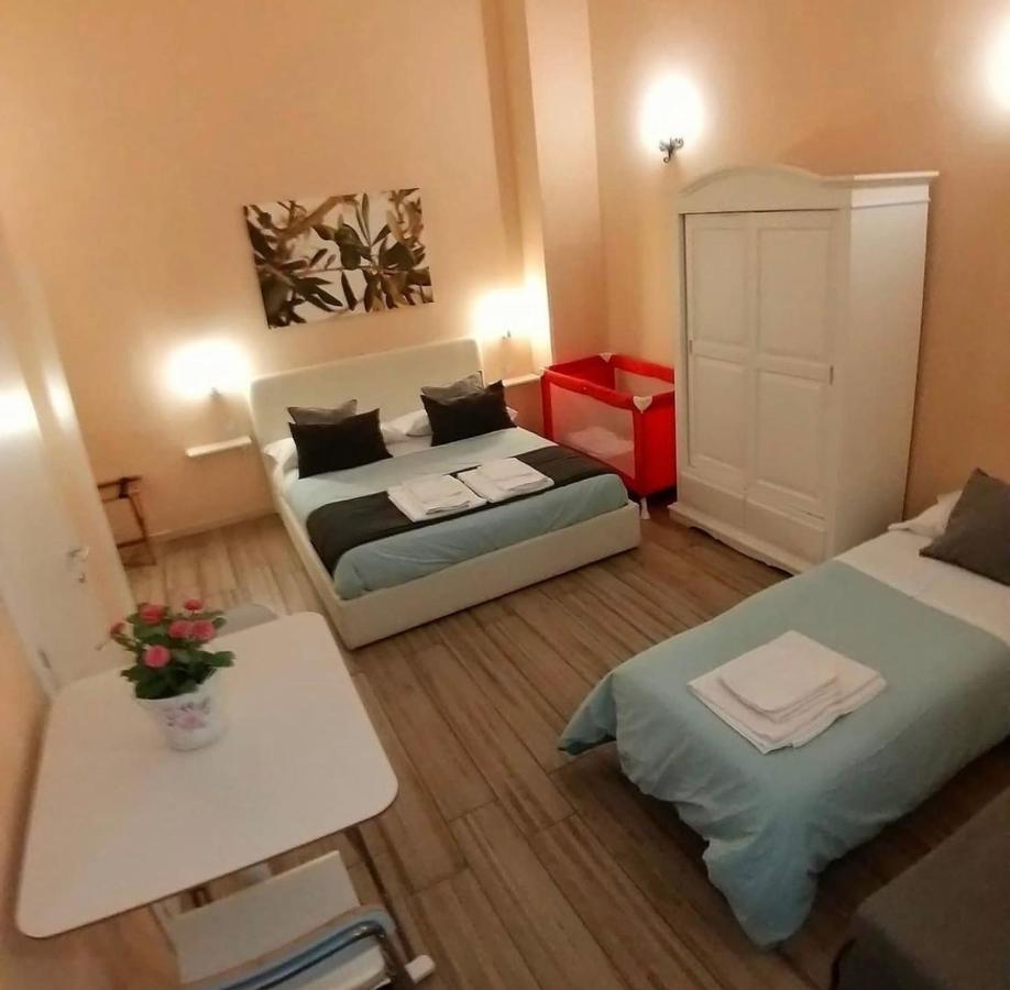 Da Polly A Piazza Amedeo Bed and Breakfast Napels Buitenkant foto