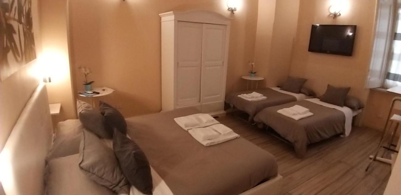Da Polly A Piazza Amedeo Bed and Breakfast Napels Buitenkant foto