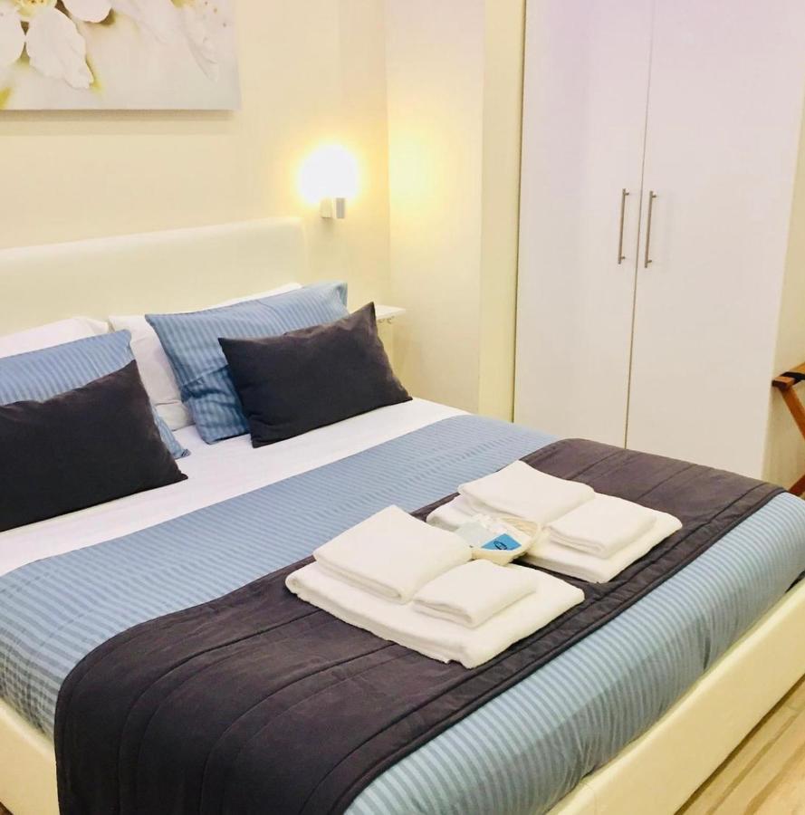 Da Polly A Piazza Amedeo Bed and Breakfast Napels Buitenkant foto