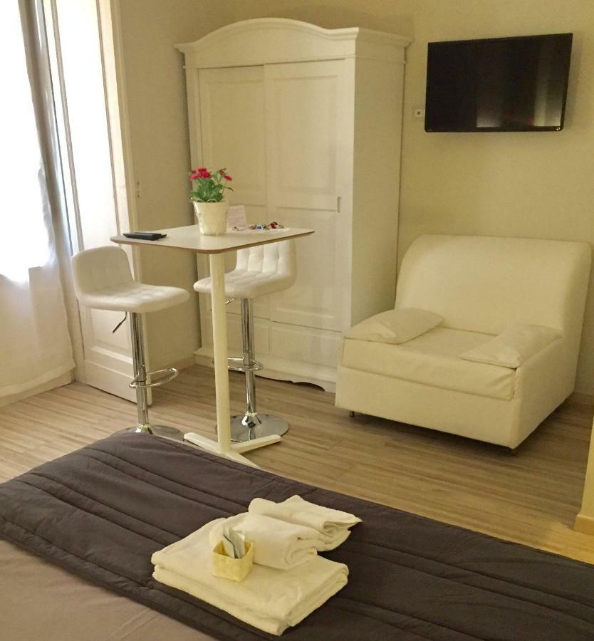 Da Polly A Piazza Amedeo Bed and Breakfast Napels Buitenkant foto