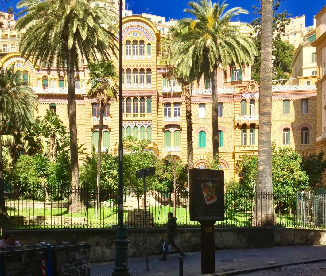 Da Polly A Piazza Amedeo Bed and Breakfast Napels Buitenkant foto