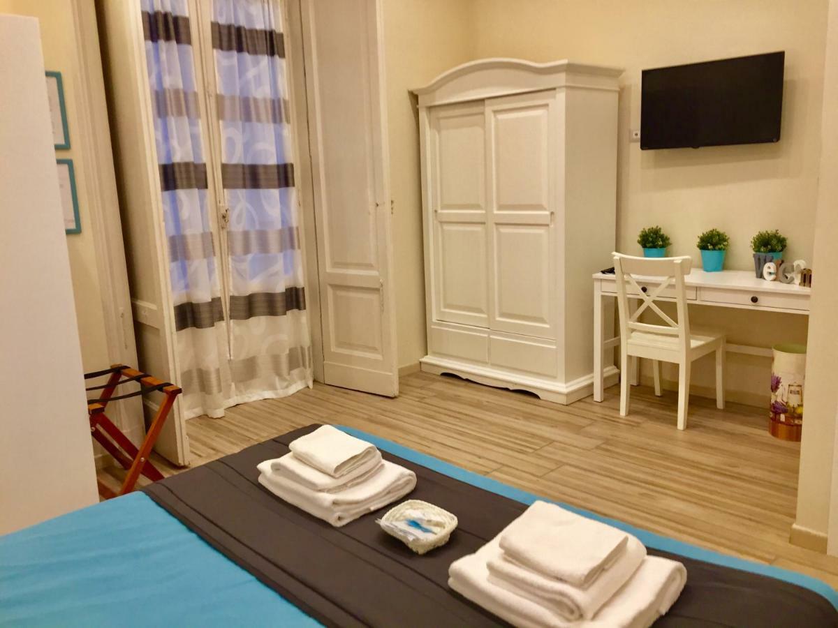 Da Polly A Piazza Amedeo Bed and Breakfast Napels Buitenkant foto