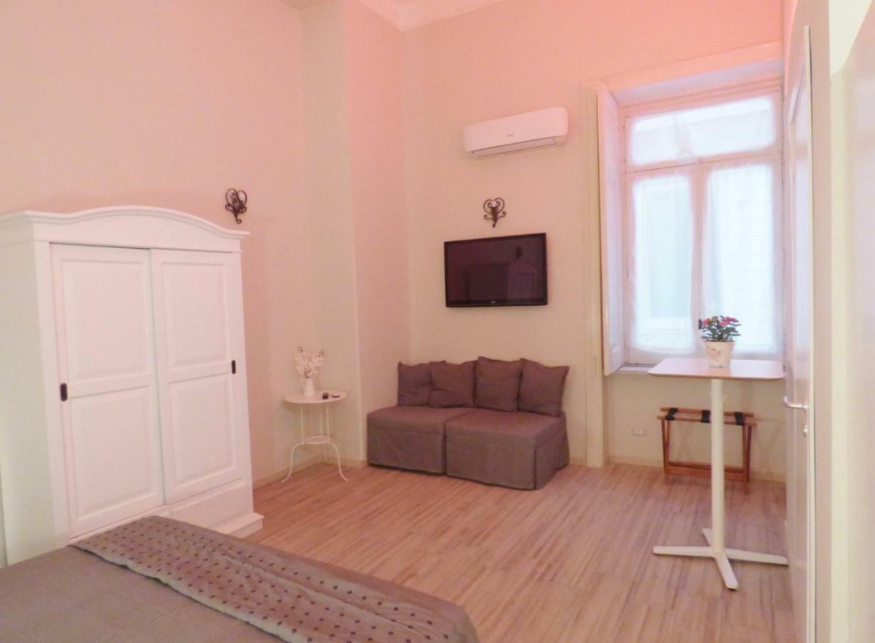 Da Polly A Piazza Amedeo Bed and Breakfast Napels Buitenkant foto