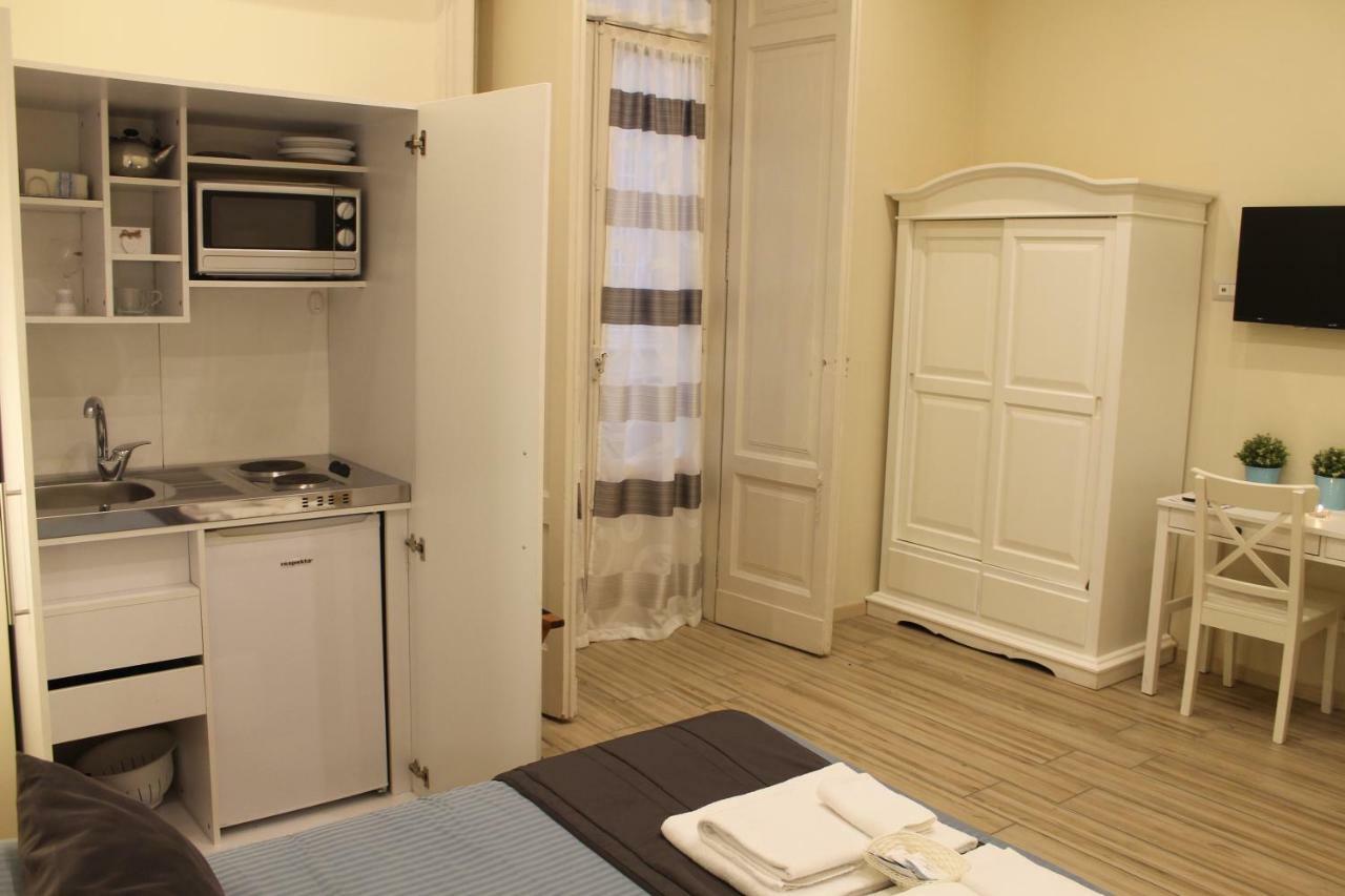 Da Polly A Piazza Amedeo Bed and Breakfast Napels Buitenkant foto