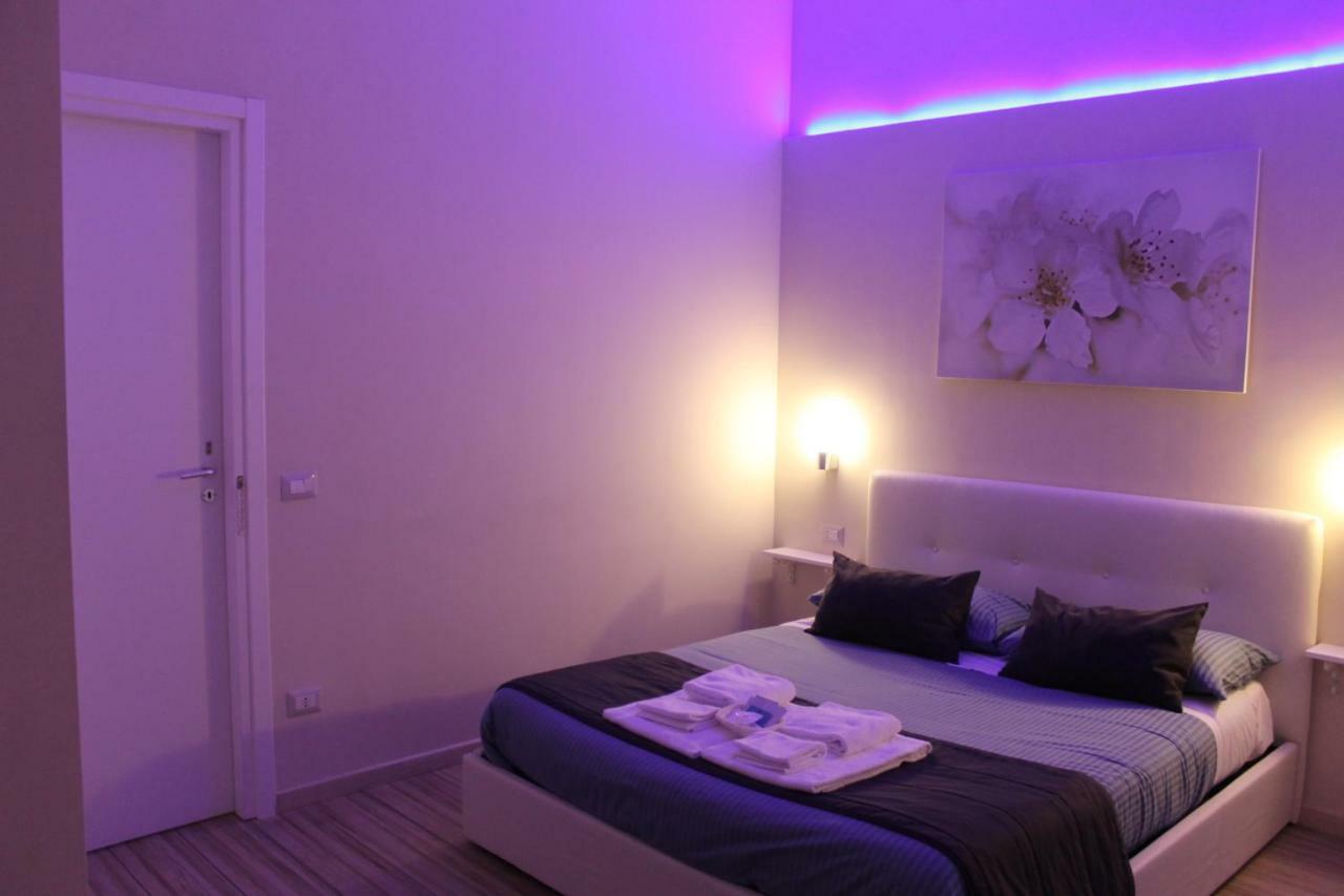 Da Polly A Piazza Amedeo Bed and Breakfast Napels Buitenkant foto