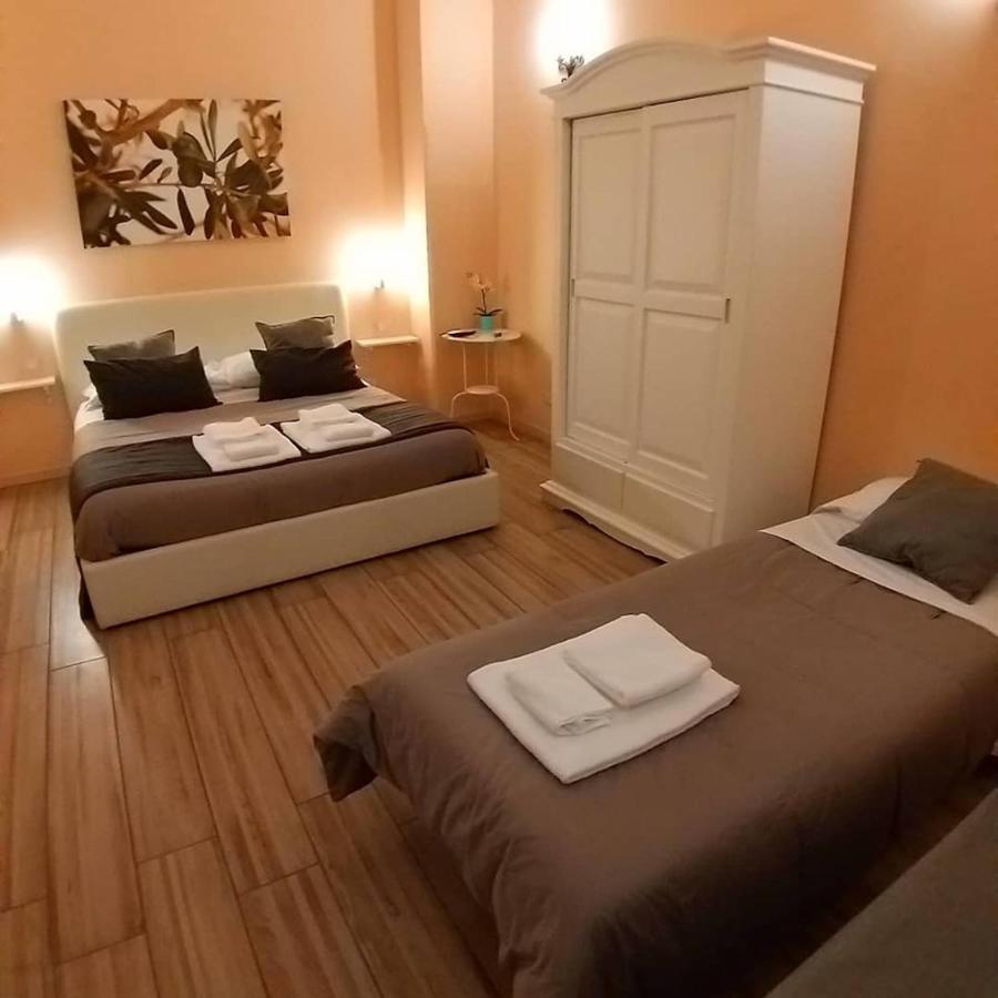 Da Polly A Piazza Amedeo Bed and Breakfast Napels Buitenkant foto